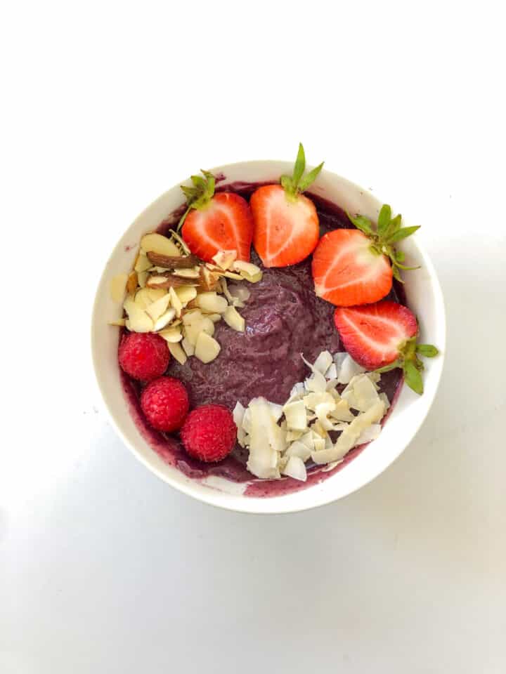 best smoothie bowl recipe with strawberries, coconut, raspberries, and almonds.