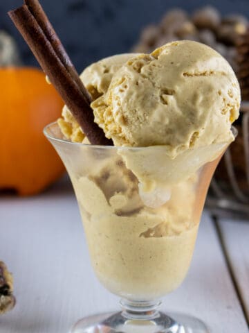 homemade creamy pumpkin ice cream featured image
